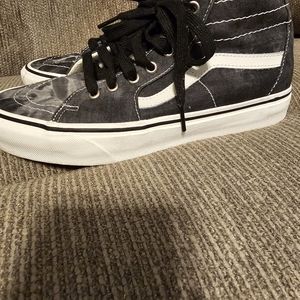 Great condition High Top Vans size Women's size 9